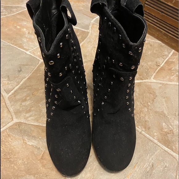 Rue21 Shoes - 🌟🌟NWOT RUE21 STUDDED SUEDE-LIKE COWBOY BOOTS🎉